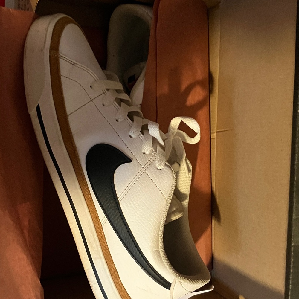 Nike Men's White and Black Sneakers